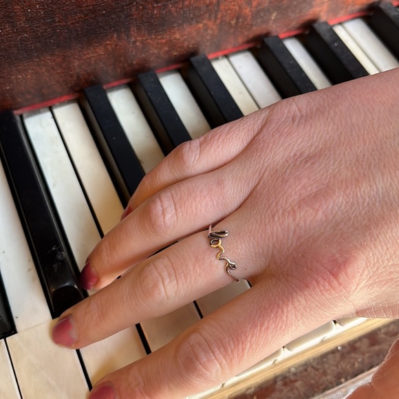 925 Sterling Silver Cursive “Love” Word Ring - Picture 11 of 17